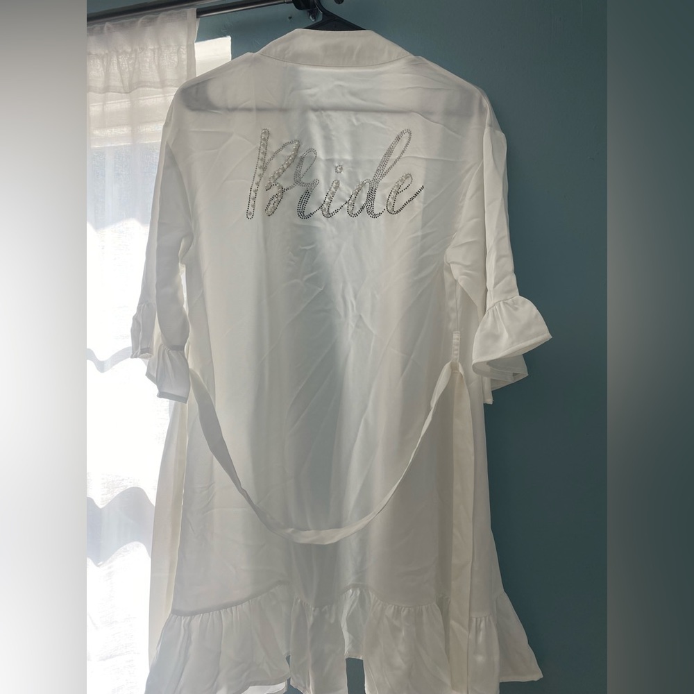 Bride robe - Picture 2 of 2